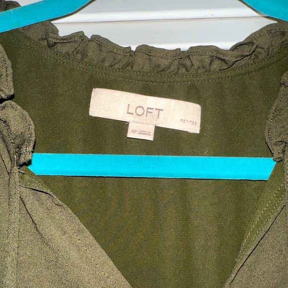 Ann Taylor Loft Long Sleeve Dark Olive Green Top ~ Size Small Petite - Picture 2 of 4